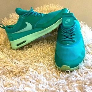 Women’s Nike Air Max Thea size 8